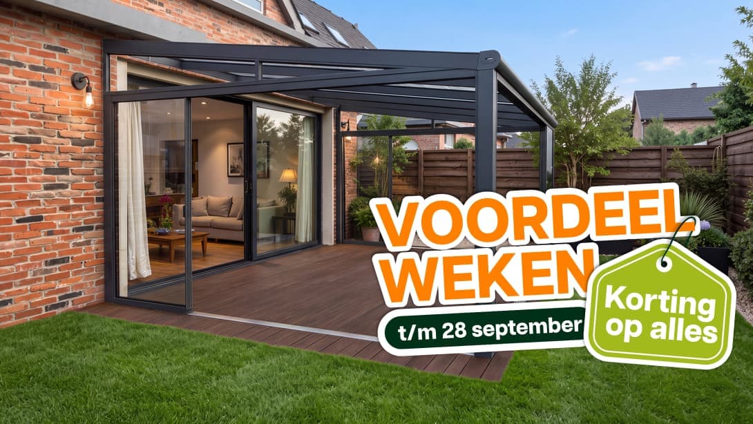 Duurzame bamboe vlonder voor in de tuin Bamboe vlonder als verhoogd tuinterras met loungeset en parasol