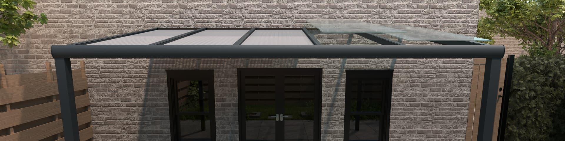 Moderne Gumax® terrasoverkapping met overgang van polycarbonaat naar glazen dakpanelen.