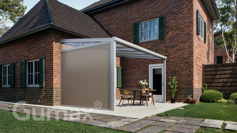 Aluminium Zijwand met grijsbeige panelen + glazen spie