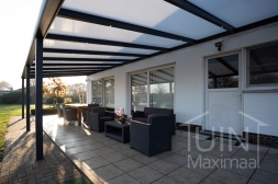 Overkapping aan huis aluminium met led verlichting en iq-relax polycarbonaat dak